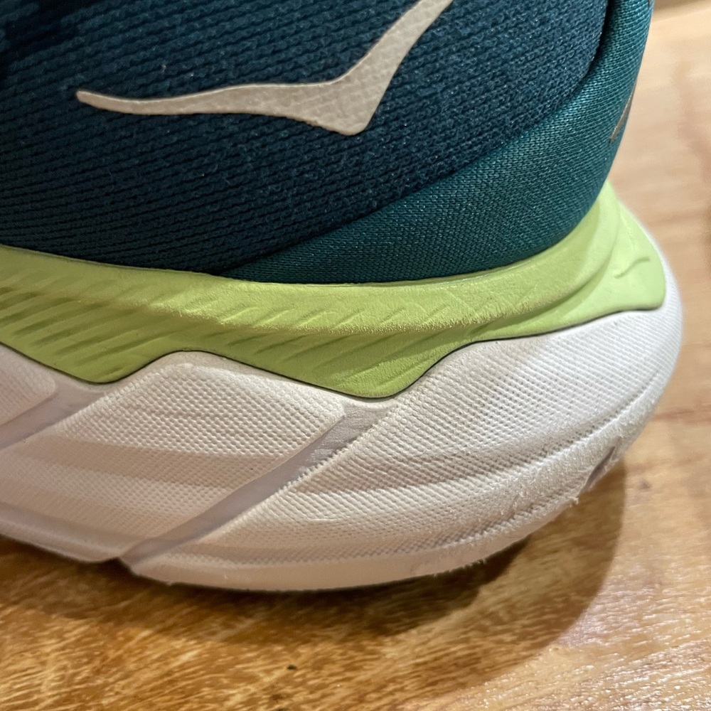 HOKA - Arahi 6 - Picture 7 of 12